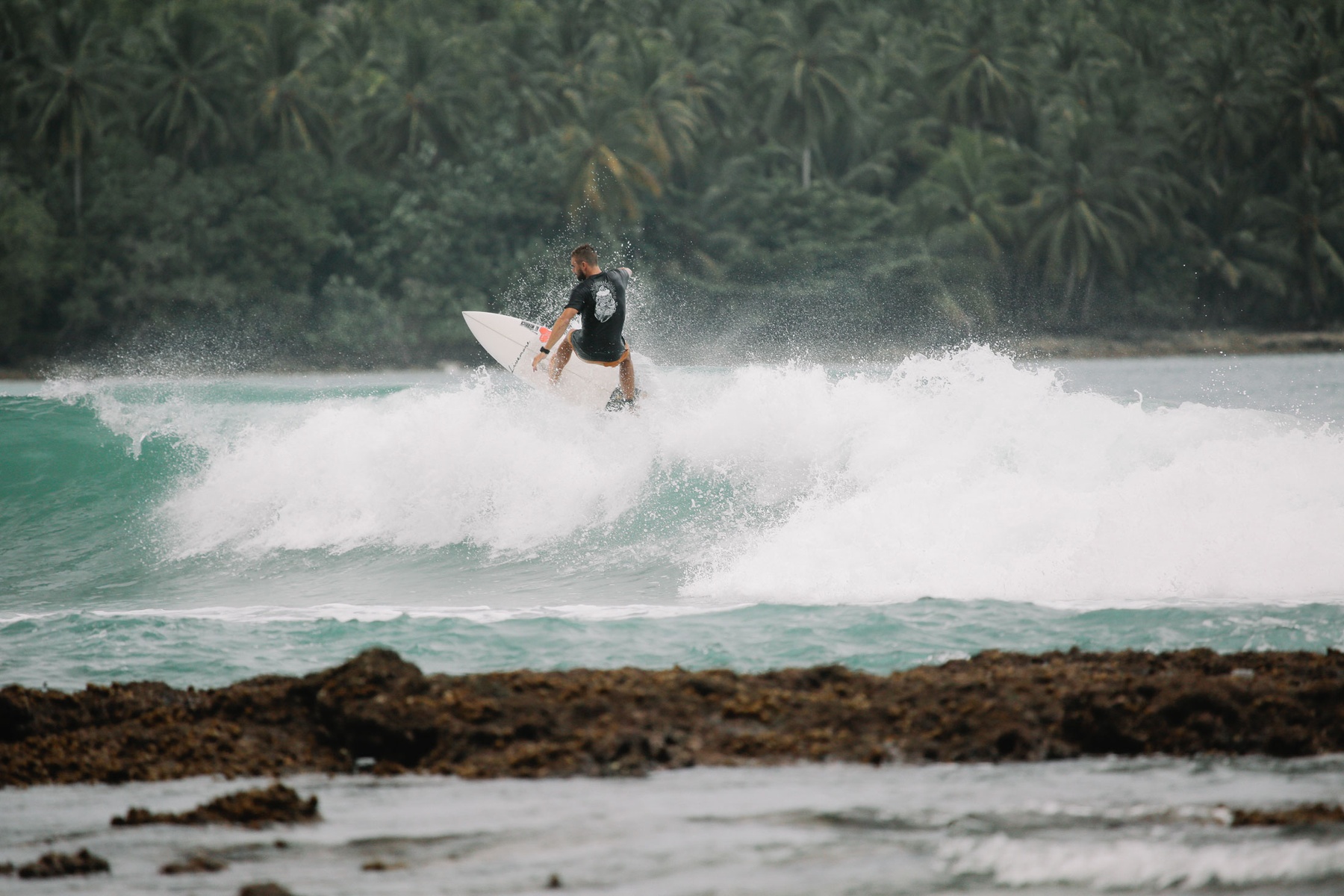 Barefoot Surf Travel Indonesia alexandre vassilatos surf Mentawai surf camp bali indonesie