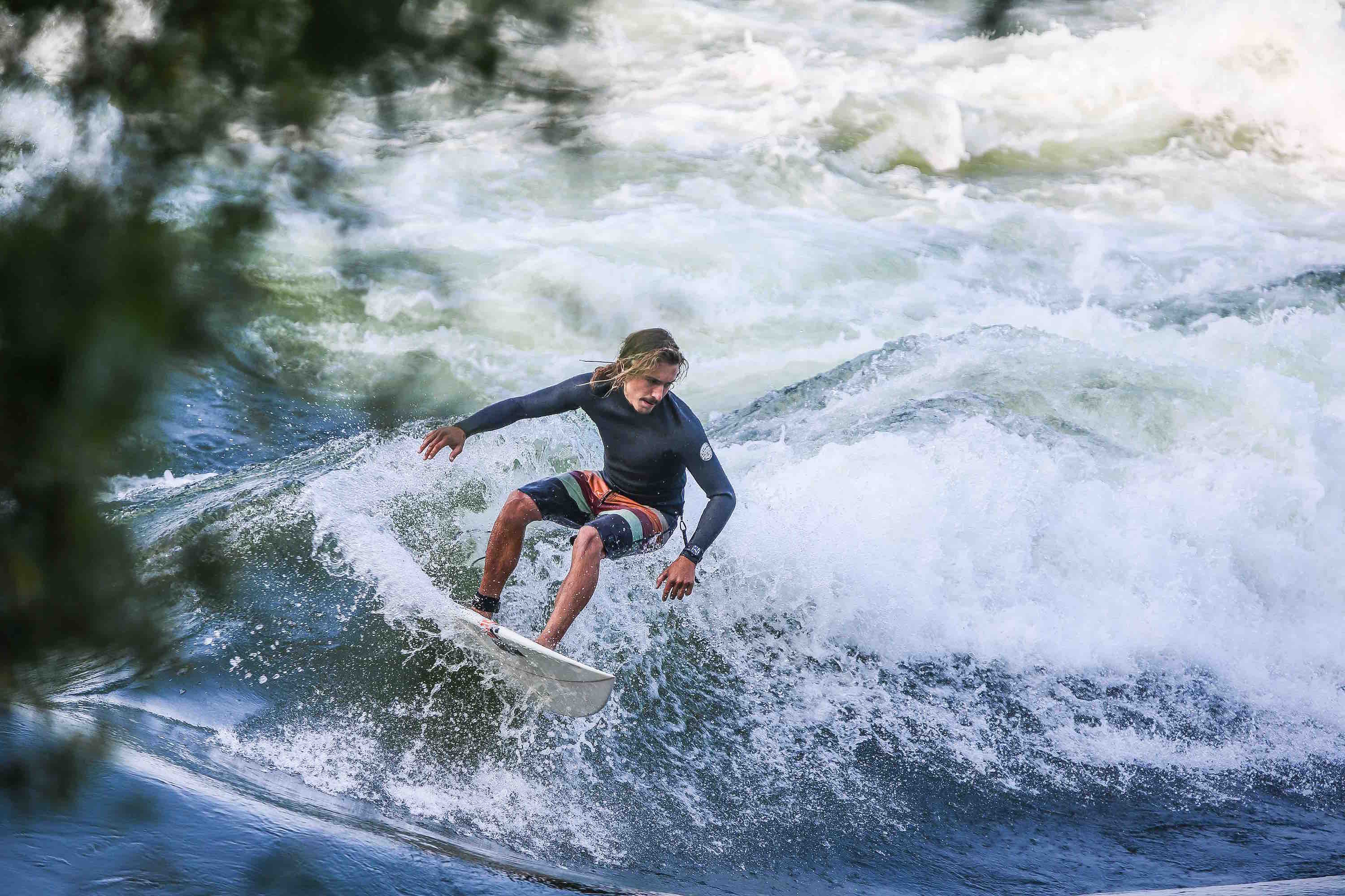 River Surfing - Mike Hitelman, Montréal, Québec