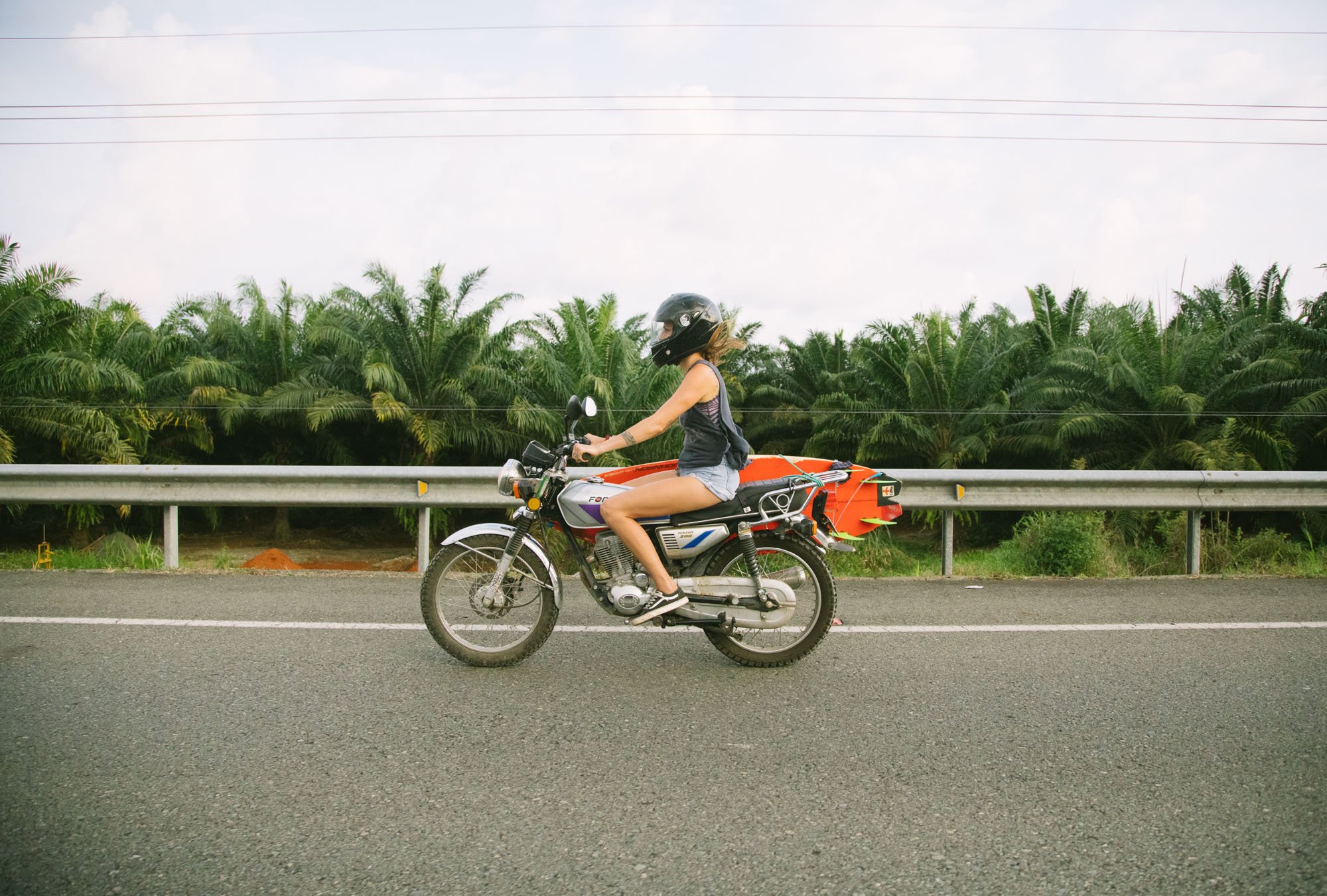 ouisurf julie vigneault moto surf costa rica